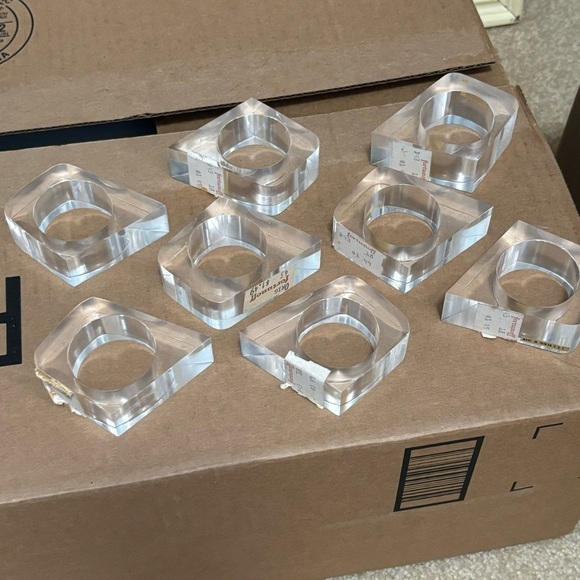 Vintage 70s Clear Lucite Napkin Rings Set of 8 Cloth Napkin Holders Deadstock - Picture 8 of 9